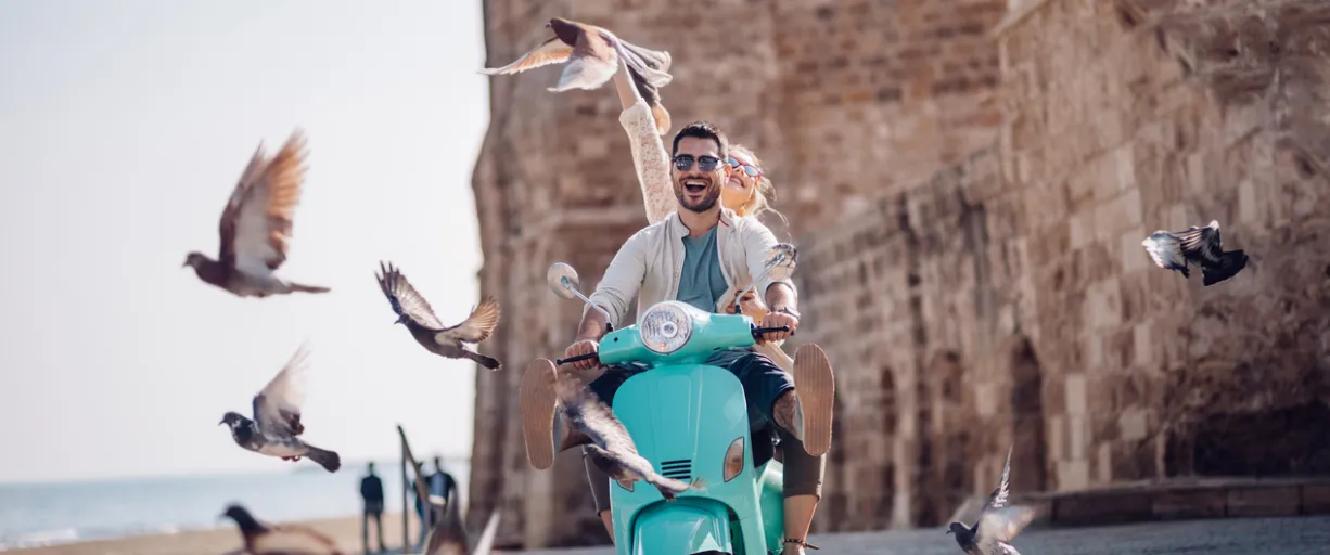 Couple en Vespa