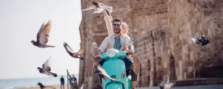 Couple en Vespa